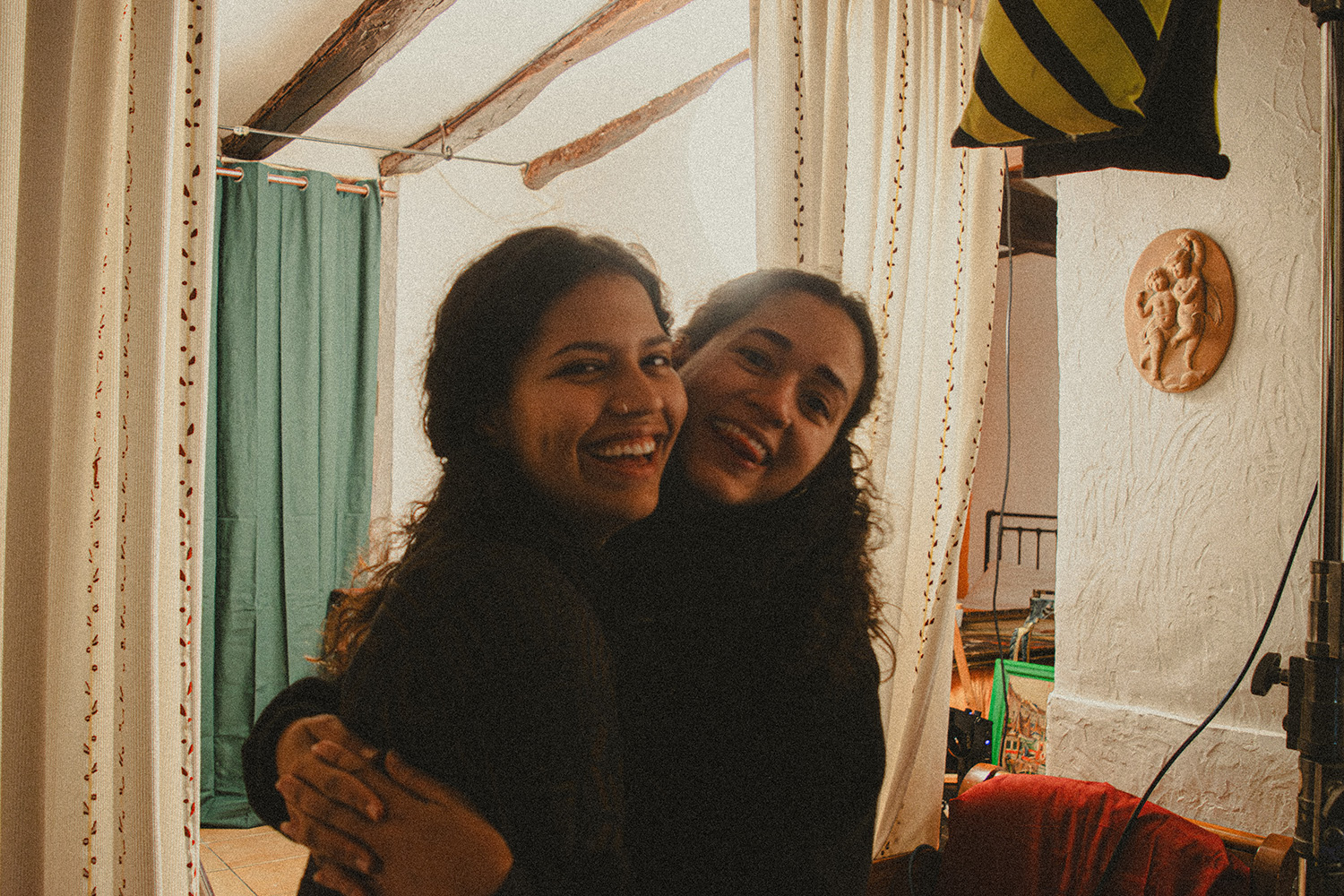 La fotógrafa y community manager Laura con nuestra guionista Shirley