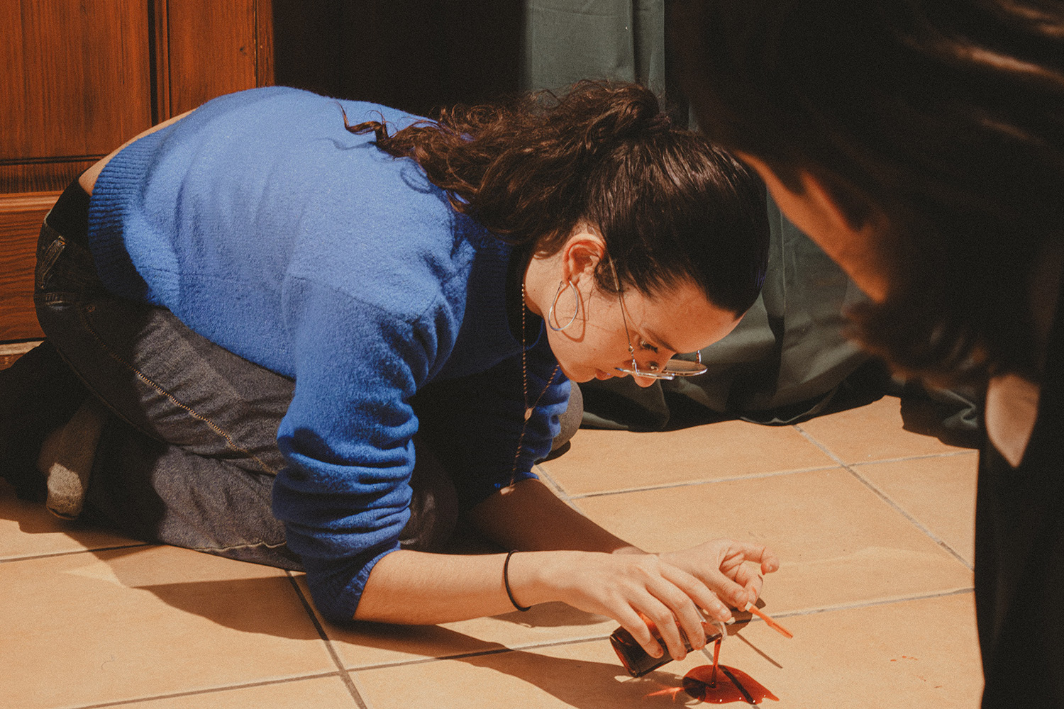 Jimena haciendo cosas de arte